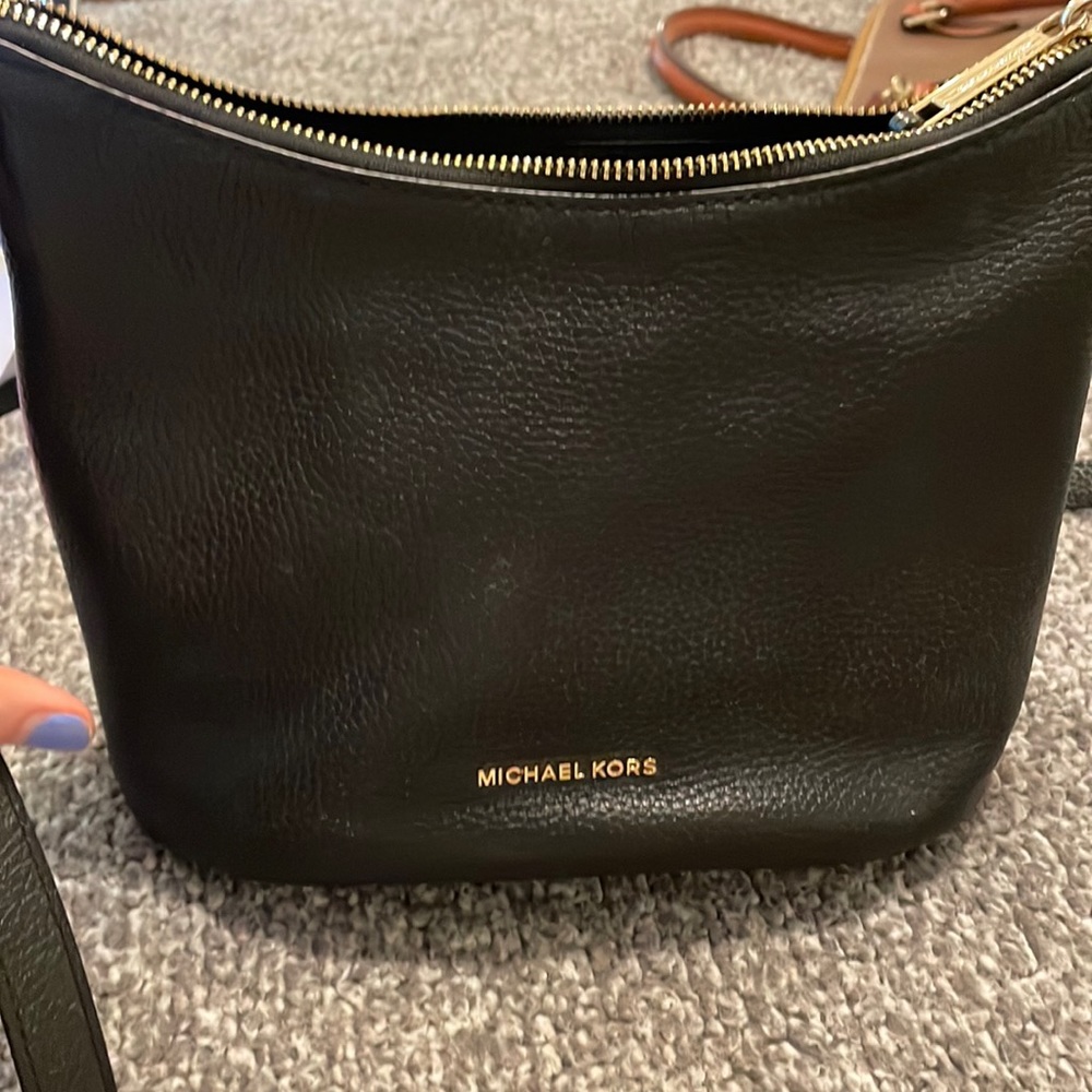 Michael Kors black crossbody purse. Pockets inside and 1 in outside. Used once